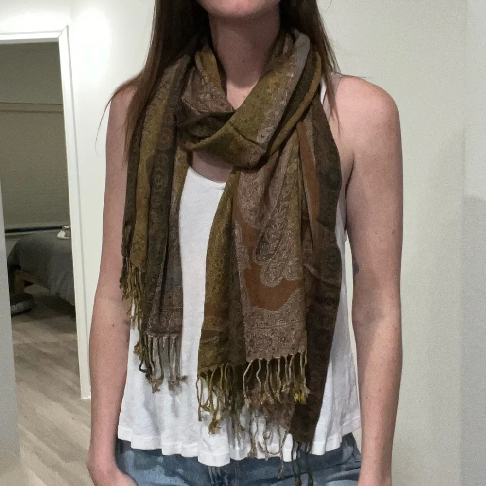 Scarf - Picture 5 of 5